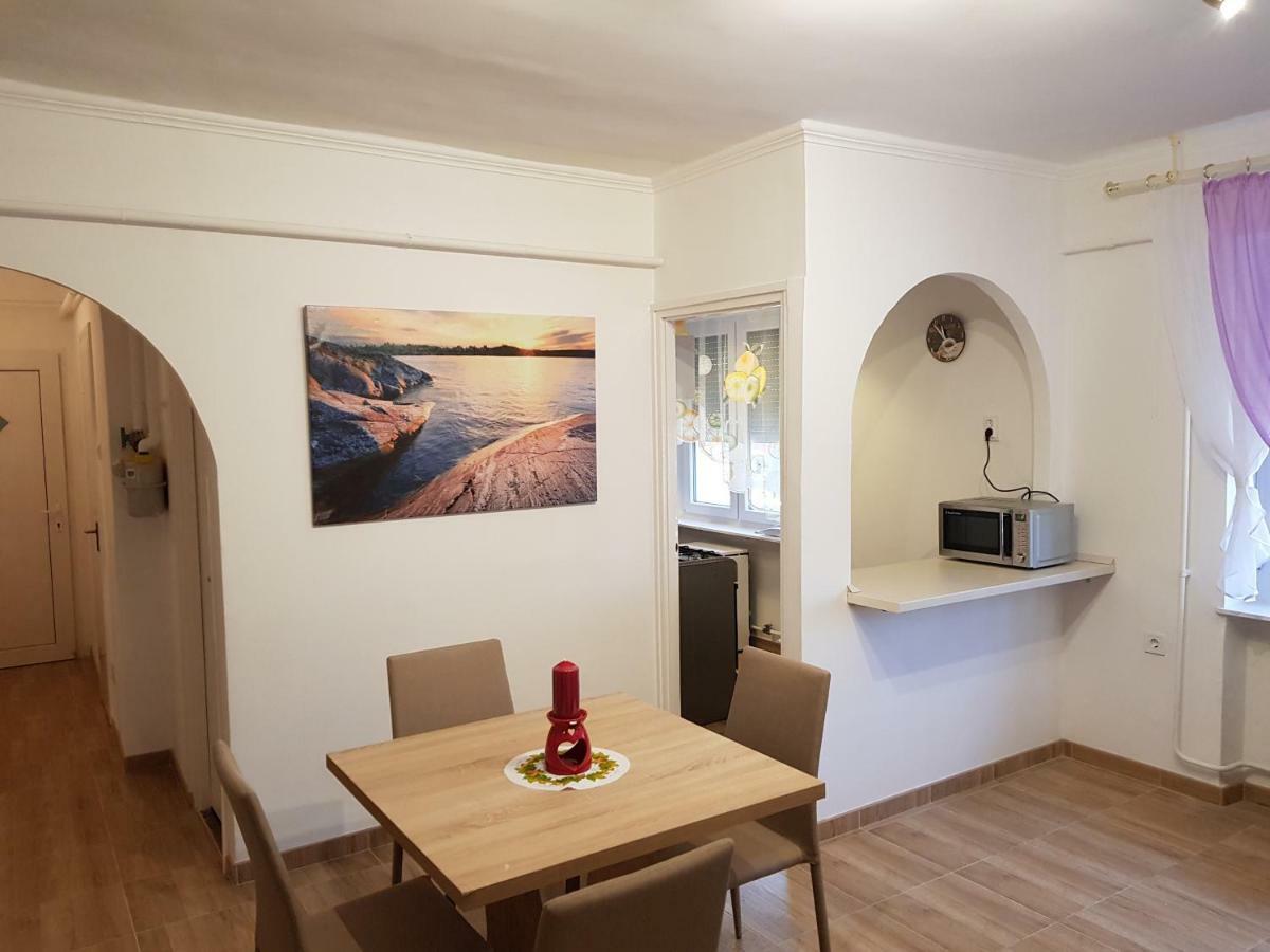 Lia Apartman Kiskunhalas Buitenkant foto